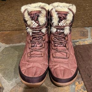 Columbia Women's Minx Shorty III Snow Boot - Crabtree/Peach Blossom - Size 9